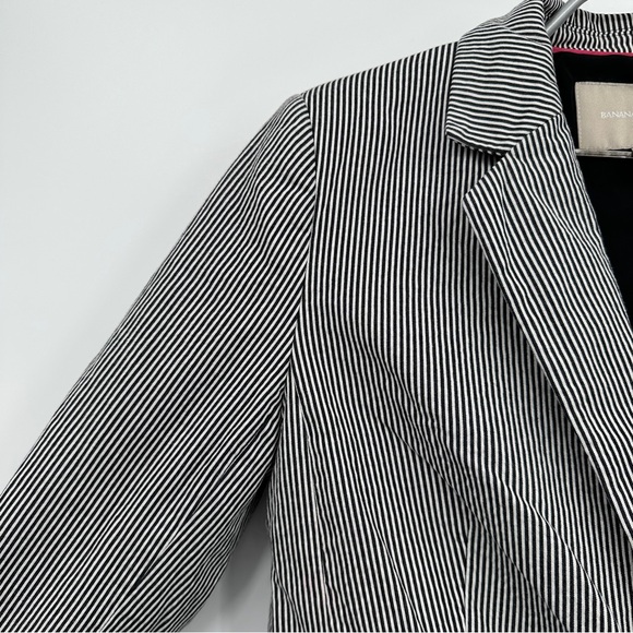 Banana Republic Factory Seersucker Striped Blazer Jacket size 4 Navy and White - Picture 3 of 14